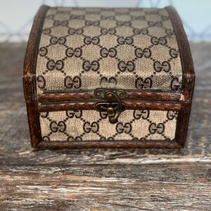 Vintage Gucci GG Monogram Jewelry Presentation Trinket Box Velvet Lined